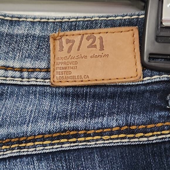 17/21 Dark Wash Stretch Decorative Stitching Zip Button Closure Slight Flare 10 - Picture 5 of 14